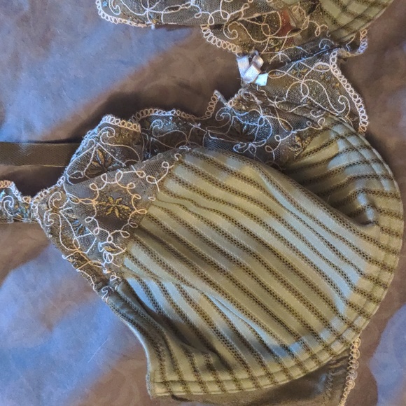 38DD Triumph Plus Size Bra Lace Bow Bra - Picture 12 of 16
